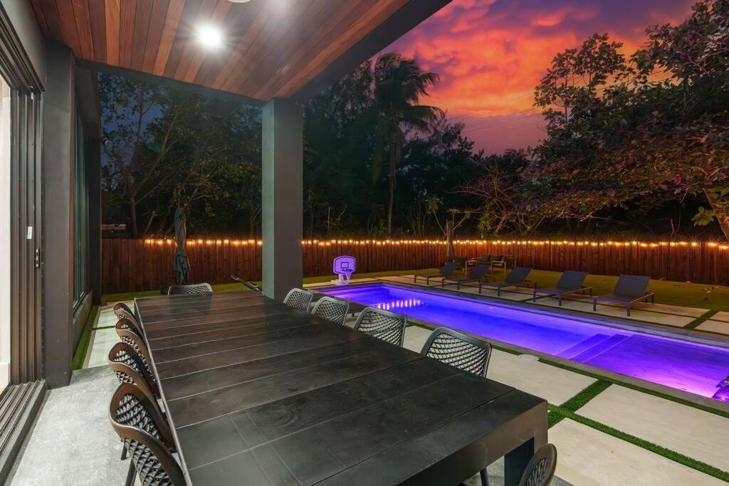 New Build Huge Open Heated Pool Casa de férias