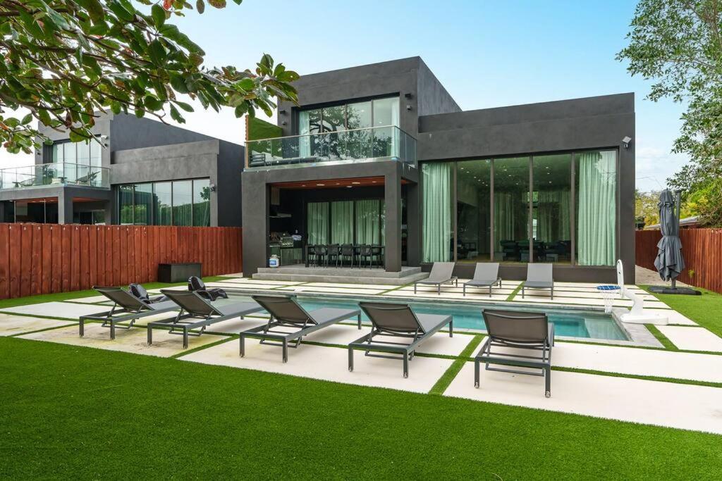New Build Huge Open Heated Pool Casa de férias *