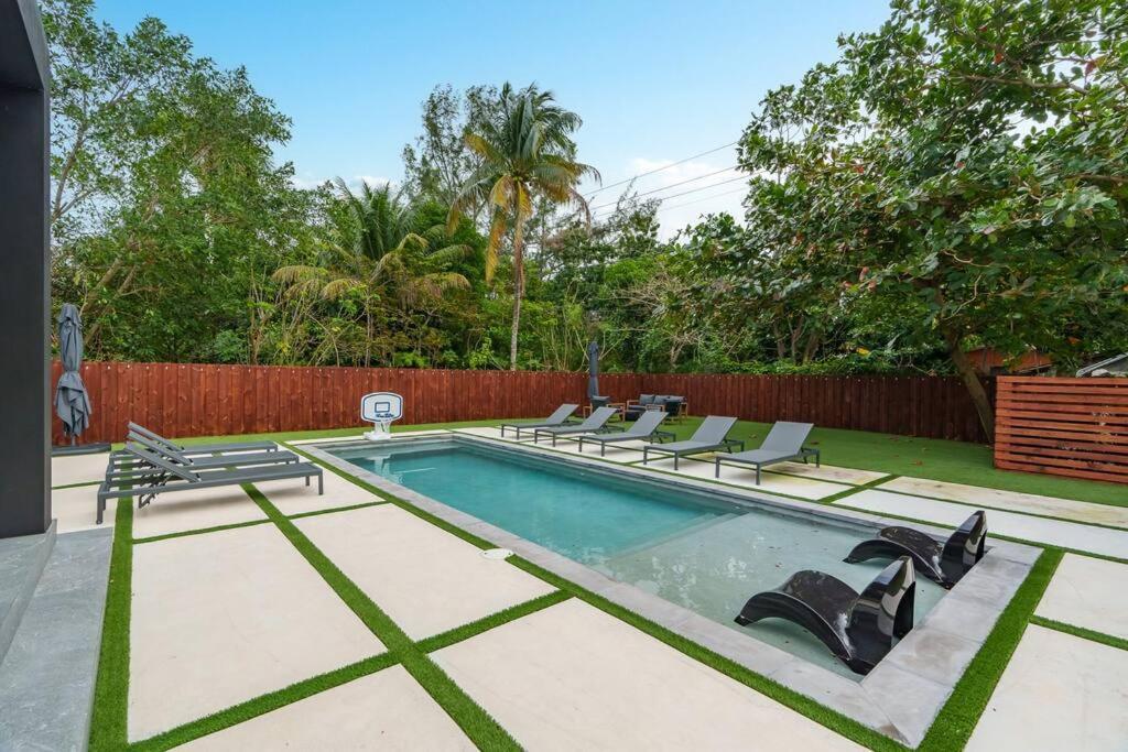 Casa de férias New Build Huge Open Heated Pool Miami