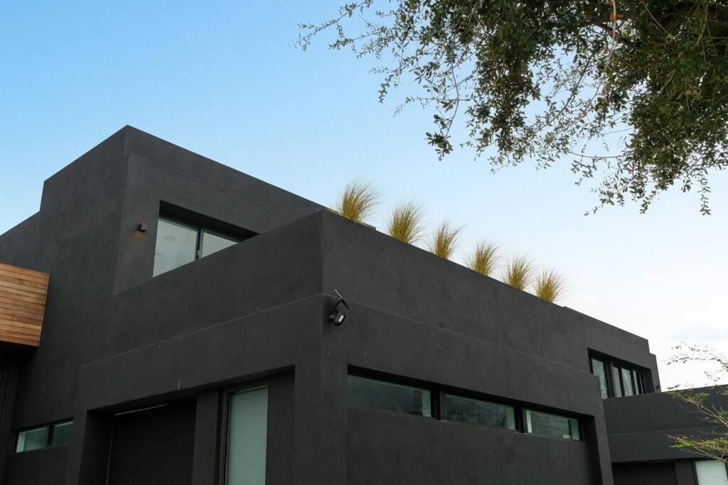 Casa de férias New Build Huge Open Heated Pool *