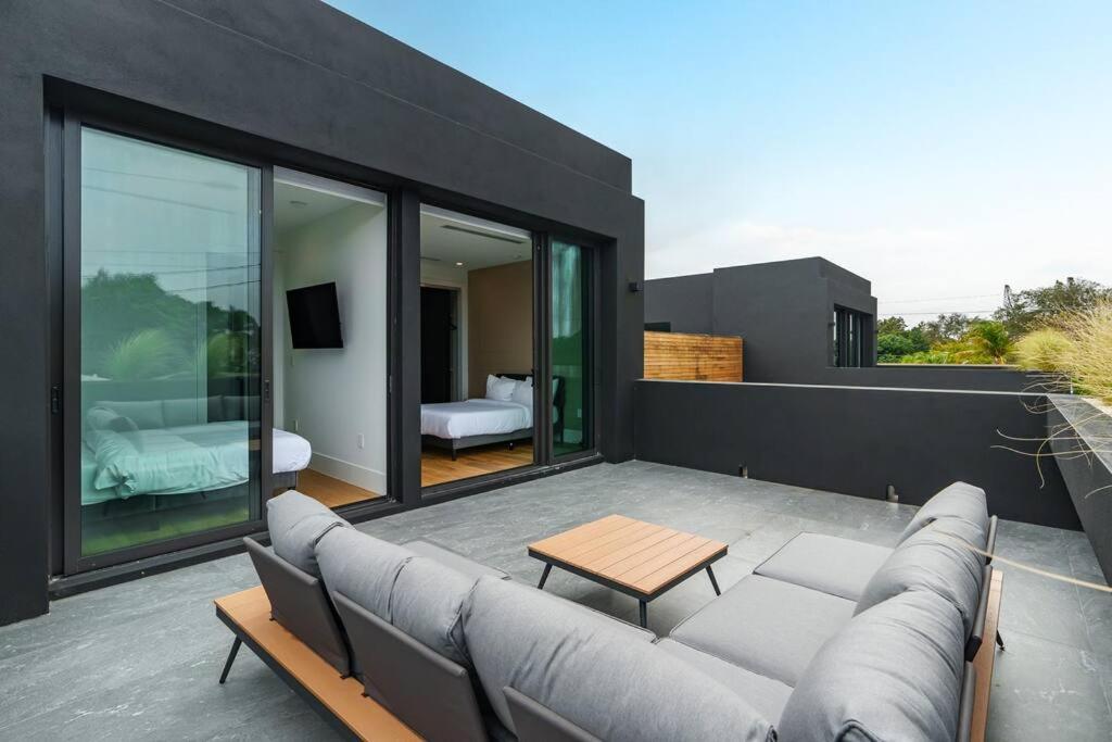 Casa de férias New Build Huge Open Heated Pool *