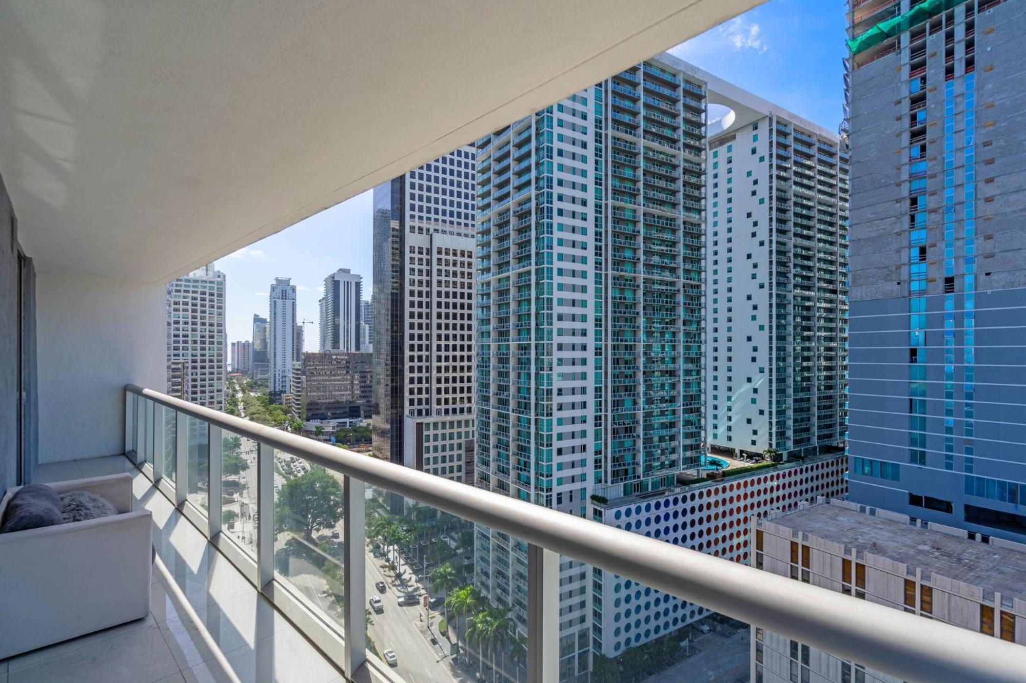 Moderne 2 Bed 2 Bath At The W