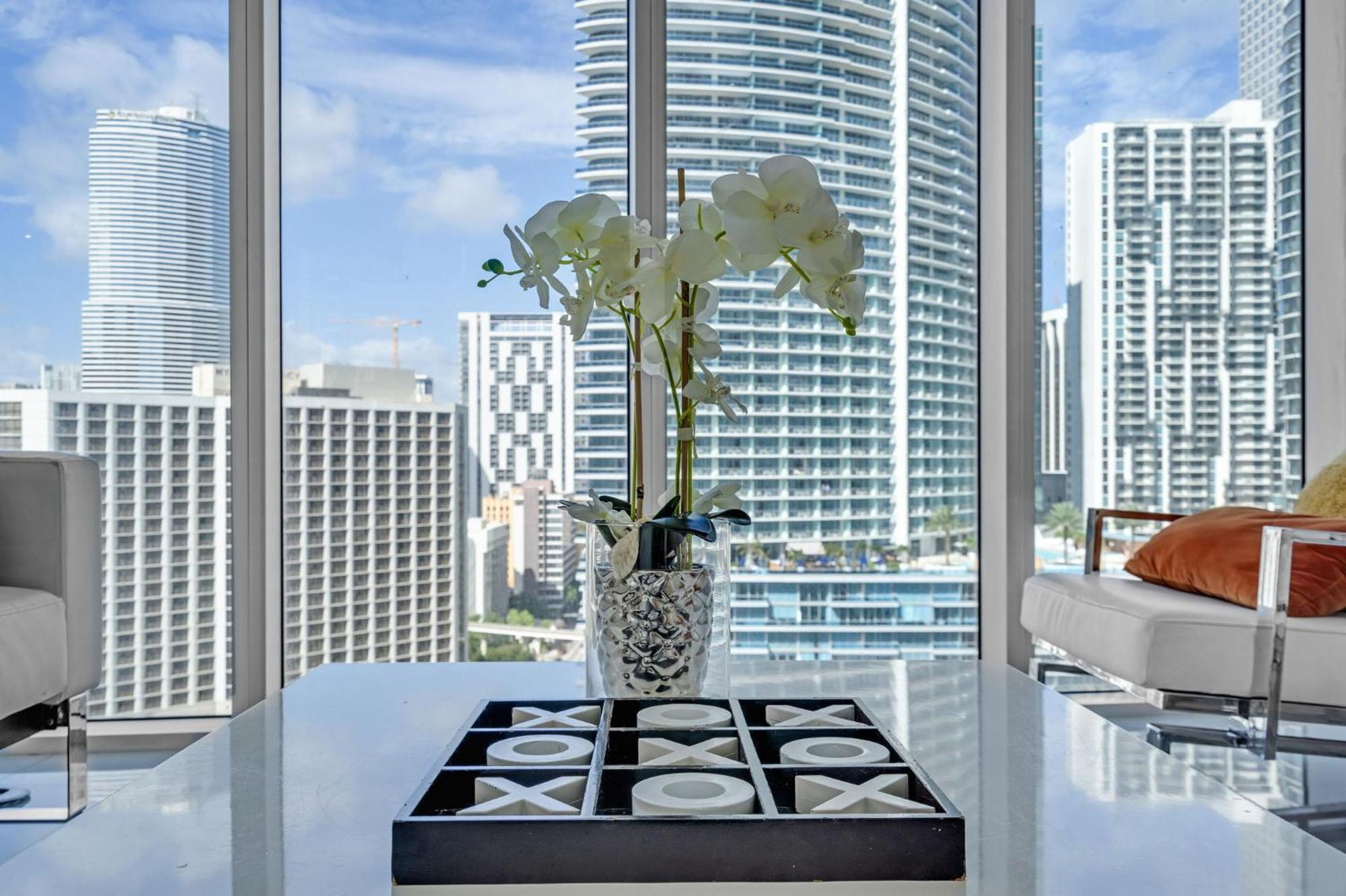 Moderne 2 Bed 2 Bath At The W Apartment