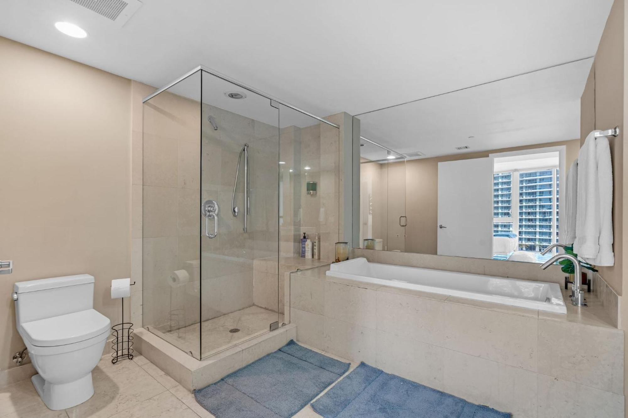 Moderne 2 Bed 2 Bath At The W Apartment