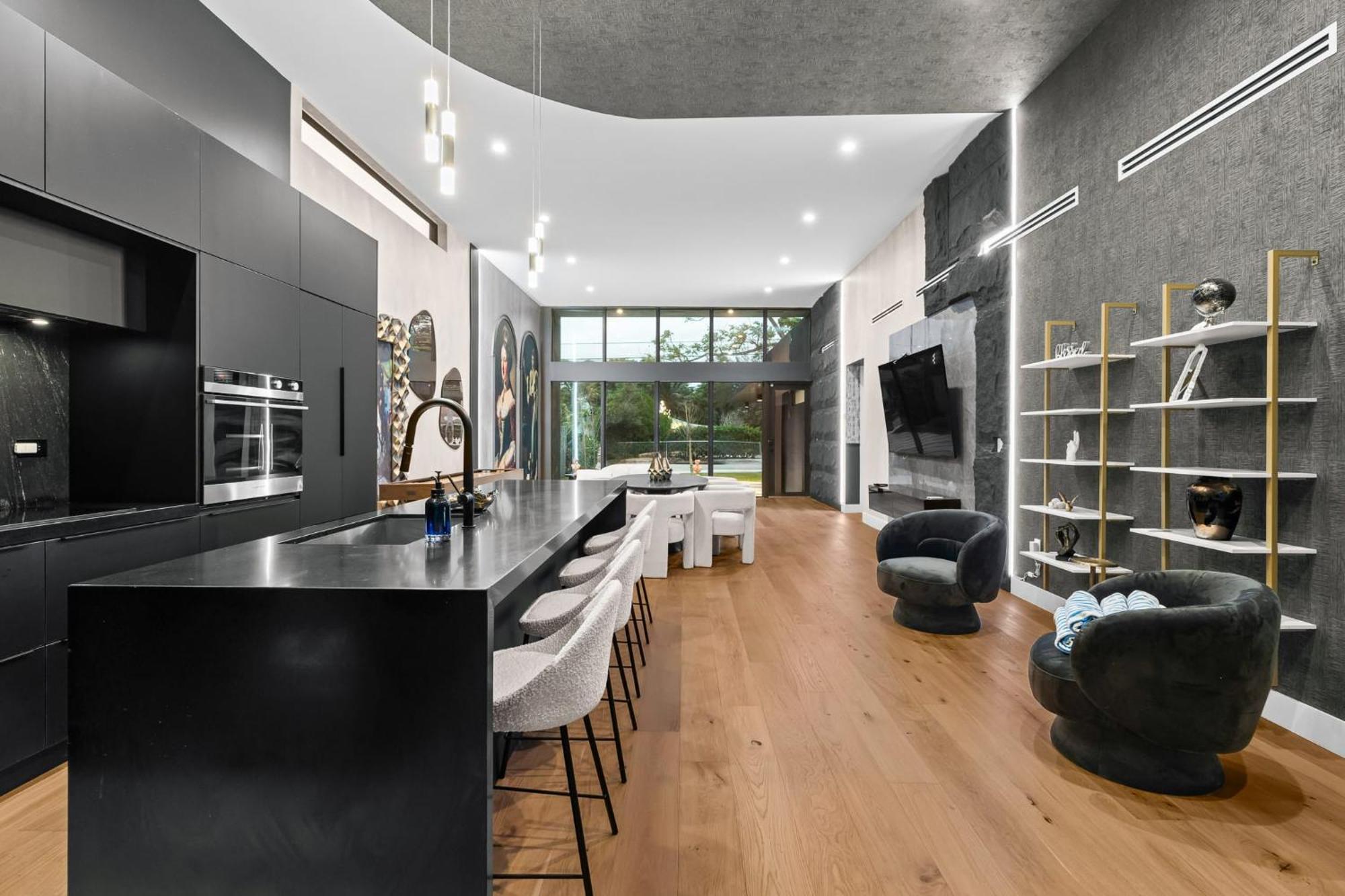 Stylish New W Heated Pool Maximalist Holiday home Miami