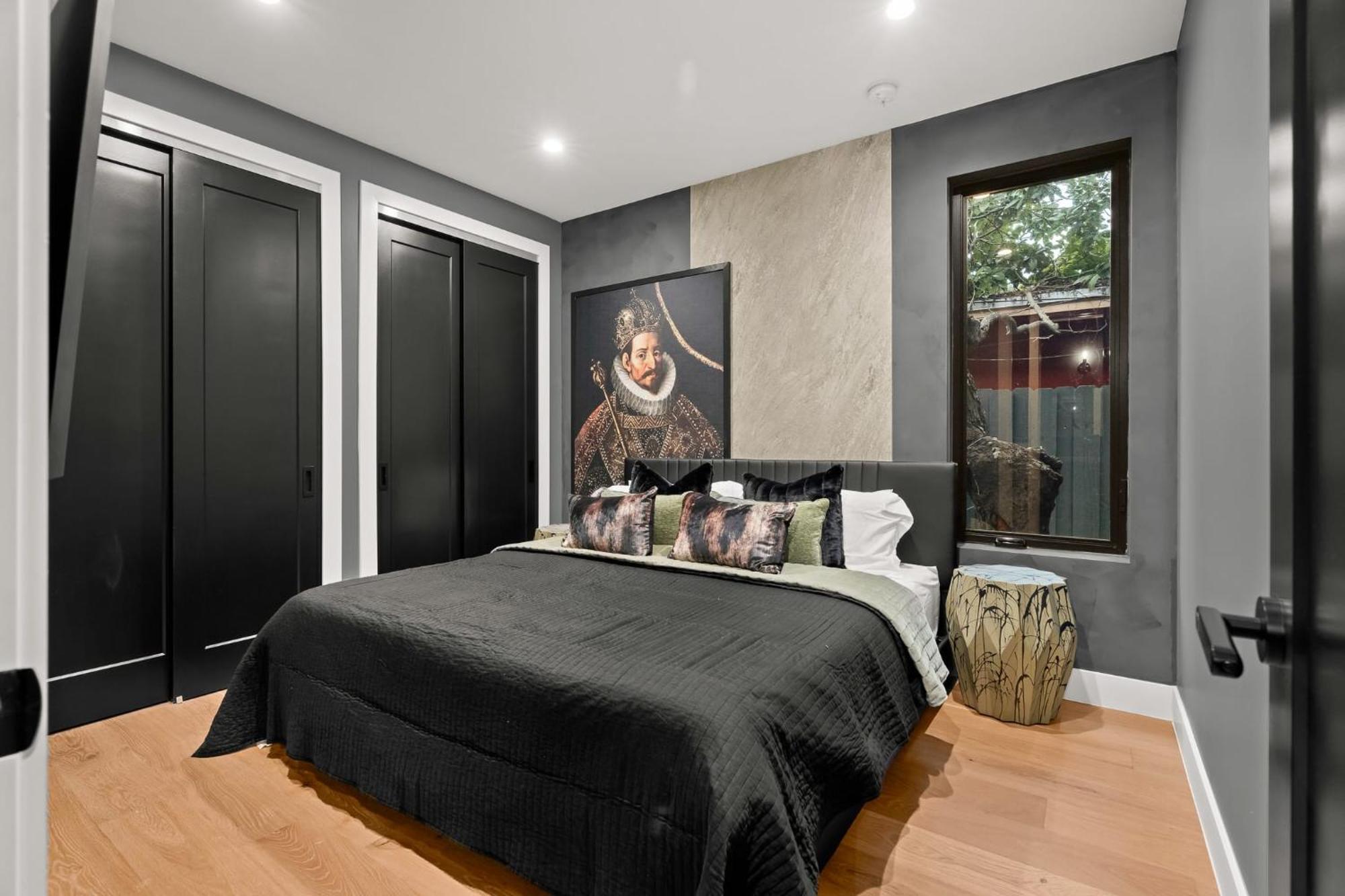 Stylish New W Heated Pool Maximalist Holiday home *