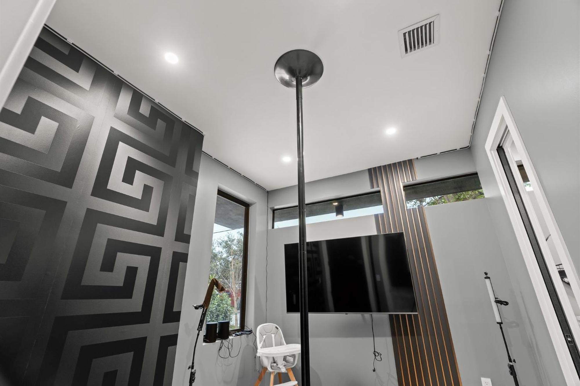 Stylish New W Heated Pool Maximalist Miami