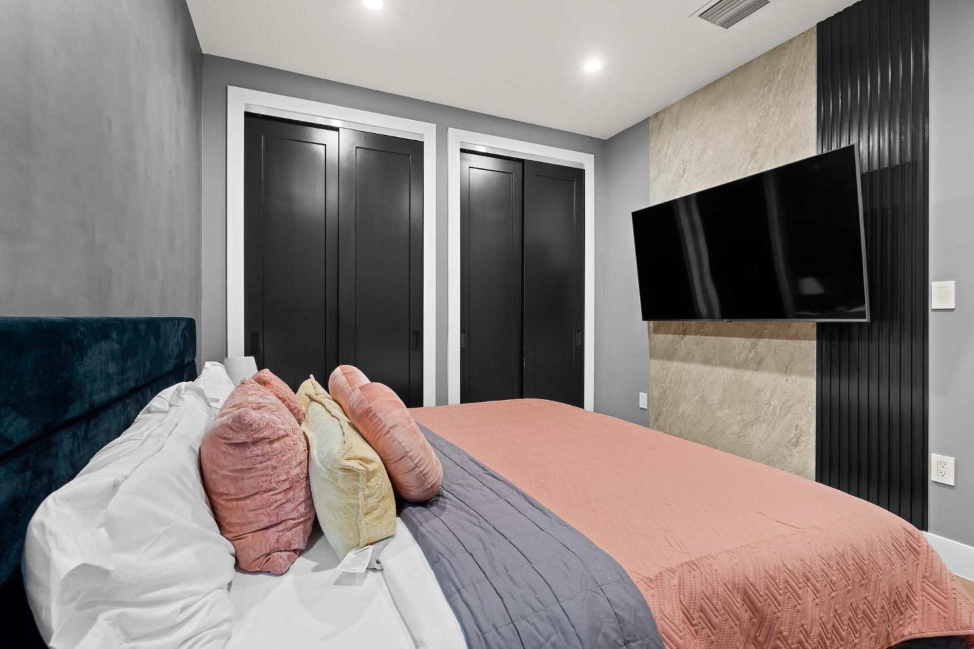 Stylish New W Heated Pool Maximalist Miami