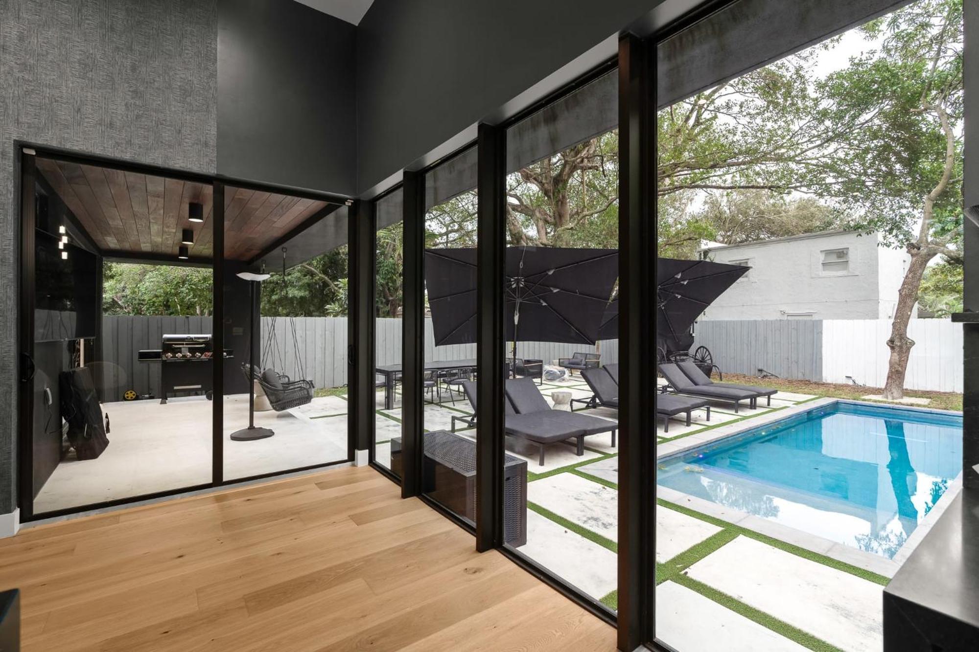 Holiday home Stylish New W Heated Pool Maximalist *