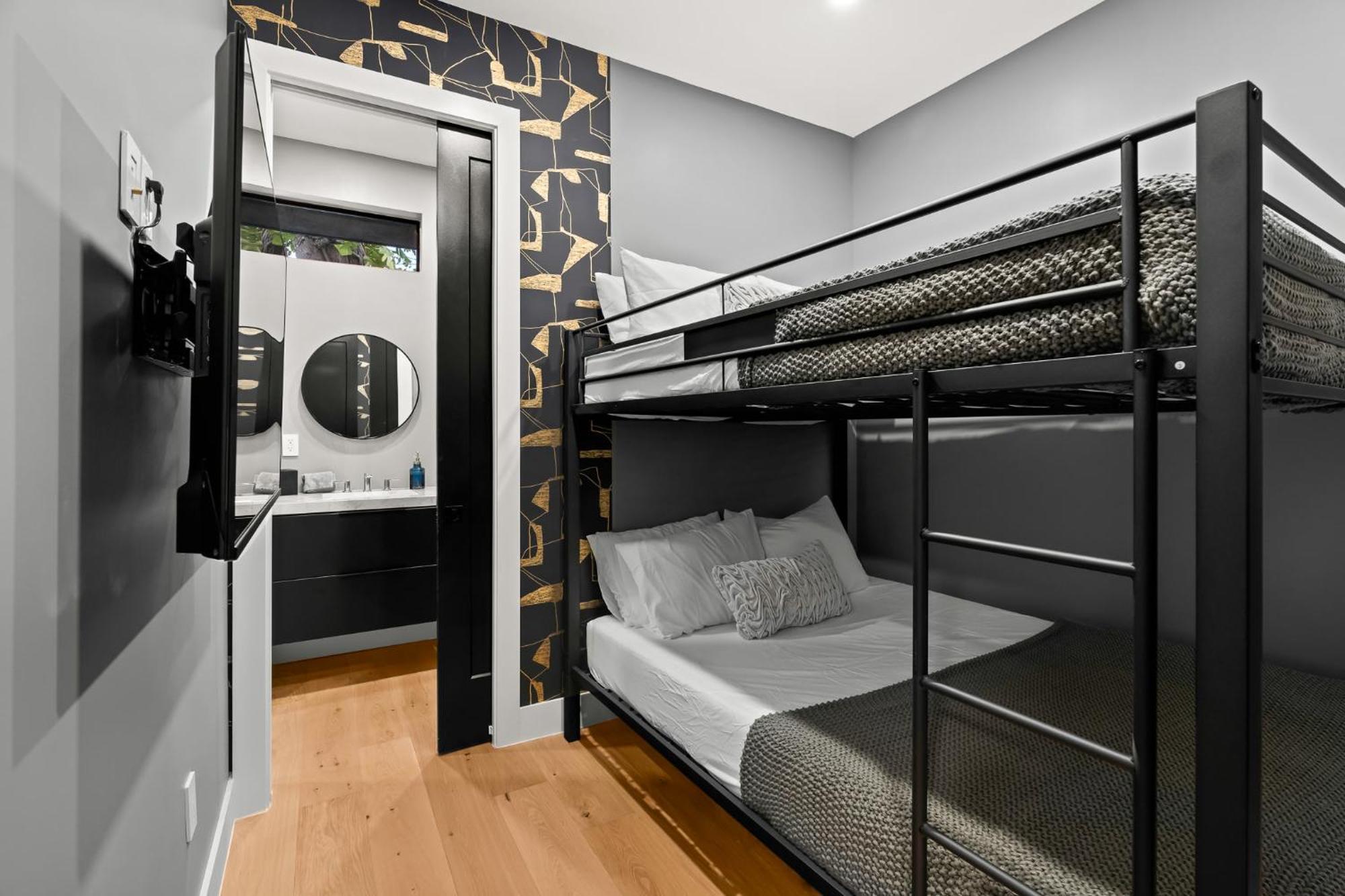 Holiday home Stylish New W Heated Pool Maximalist *