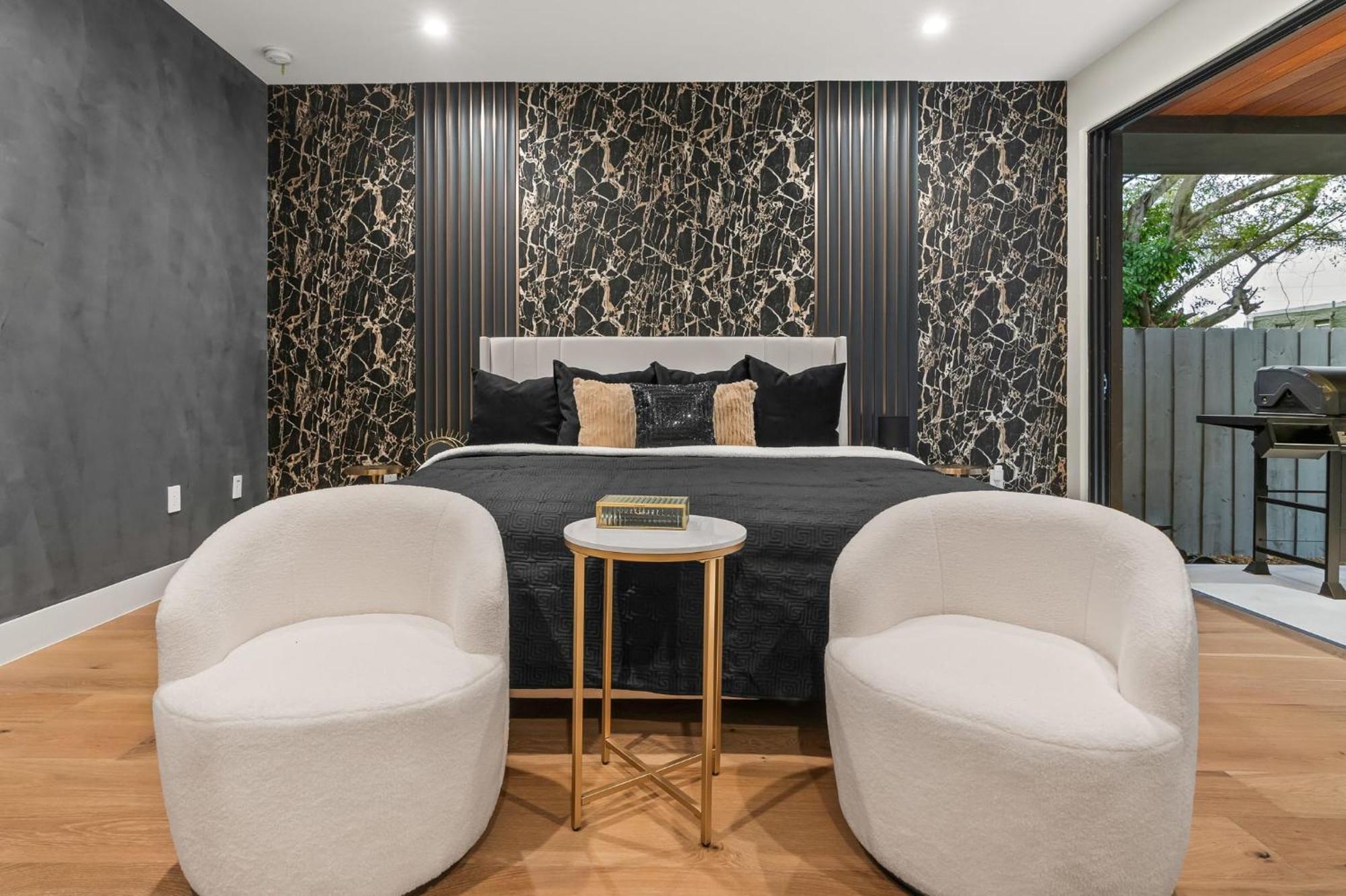 Stylish New W Heated Pool Maximalist Holiday home Miami