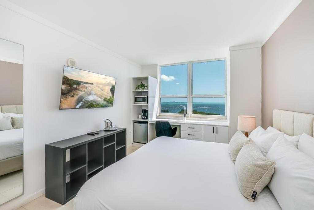 2 Bedroom Bay View Beauty In Coconut Grove- Parking For 2 Cars Included! *