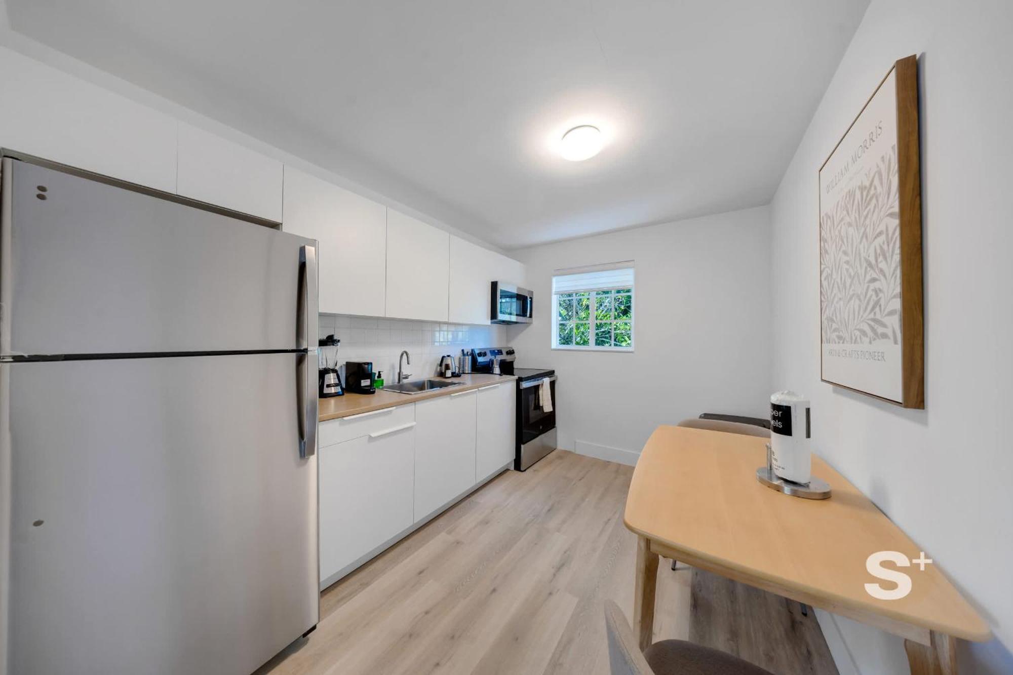 Stylish 1-br Urban Escape Apartment *