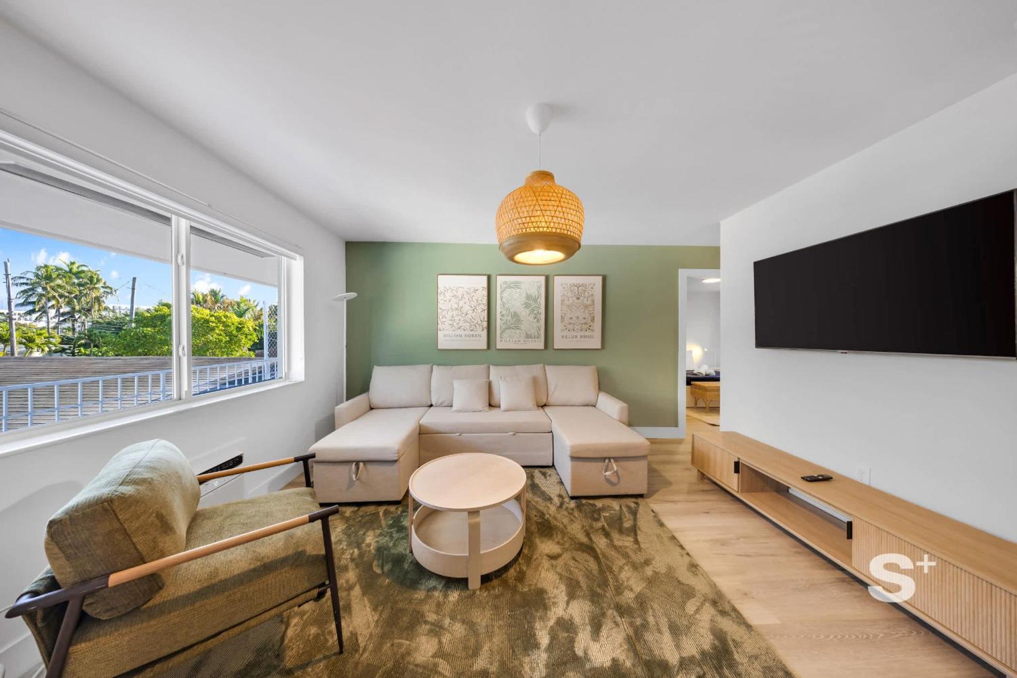 Stylish 1-br Urban Escape Apartment *
