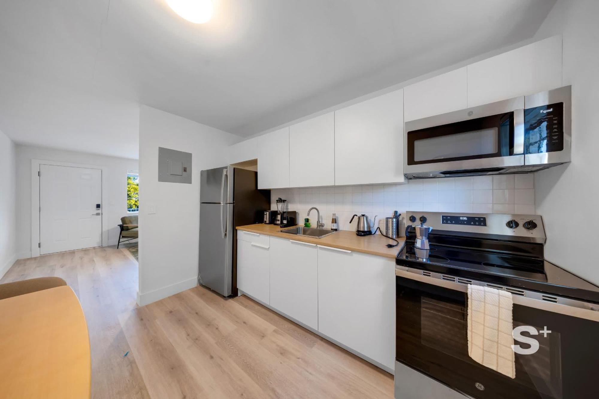 Apartment Modern 1-br With Sleek Style