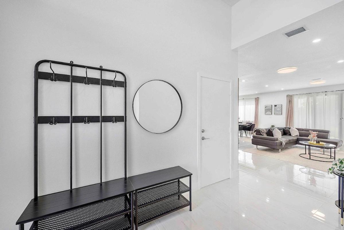 Avi Lux Iiii Guest house Miami