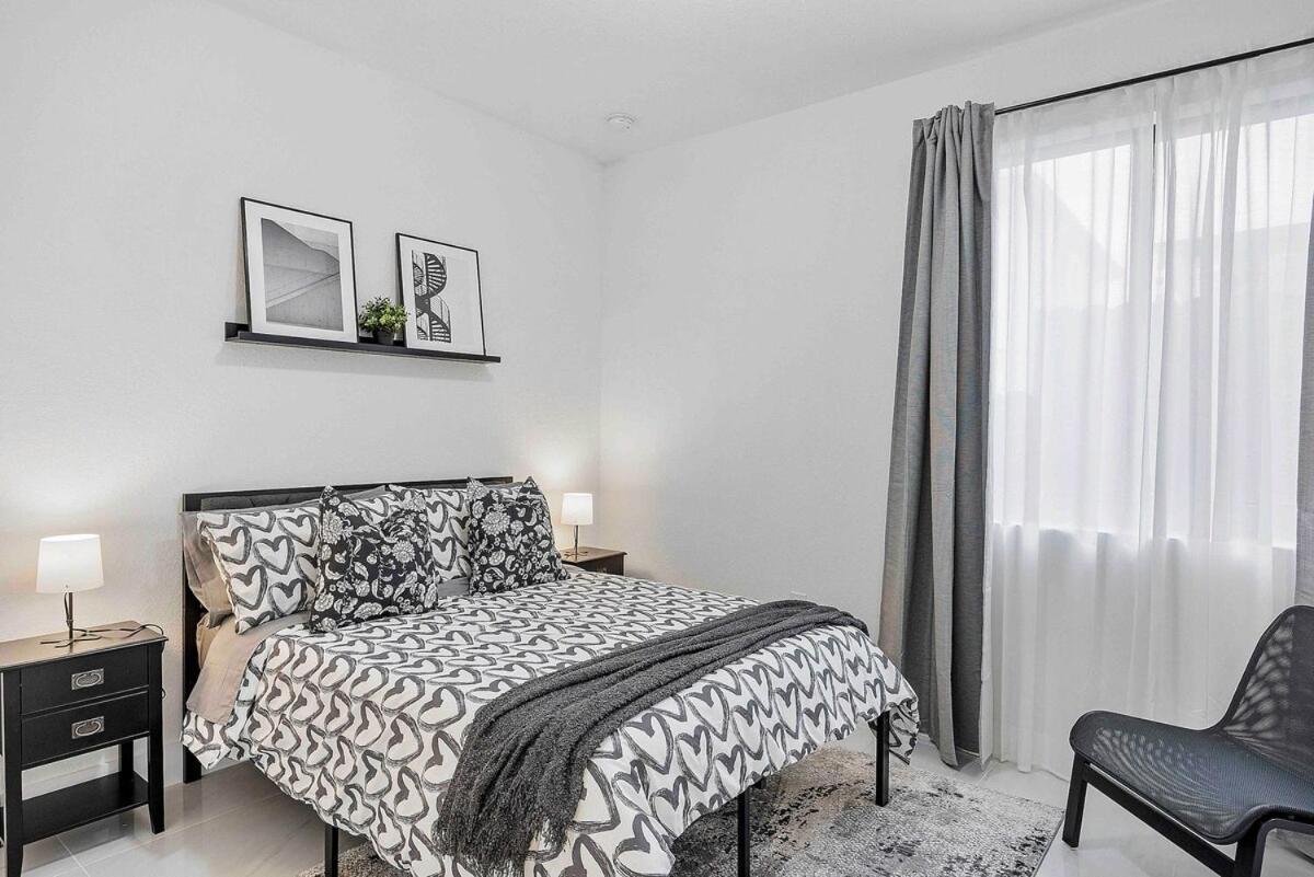 Avi Lux Iiii Guest house Miami
