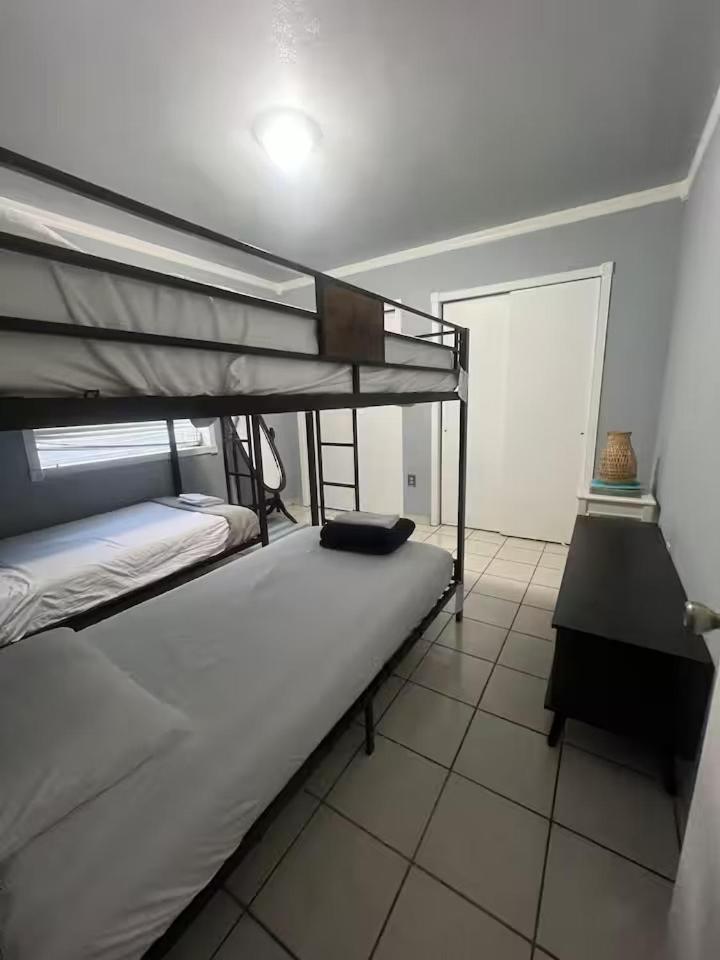 Mighty - Private 6 Beds Homestay Miami