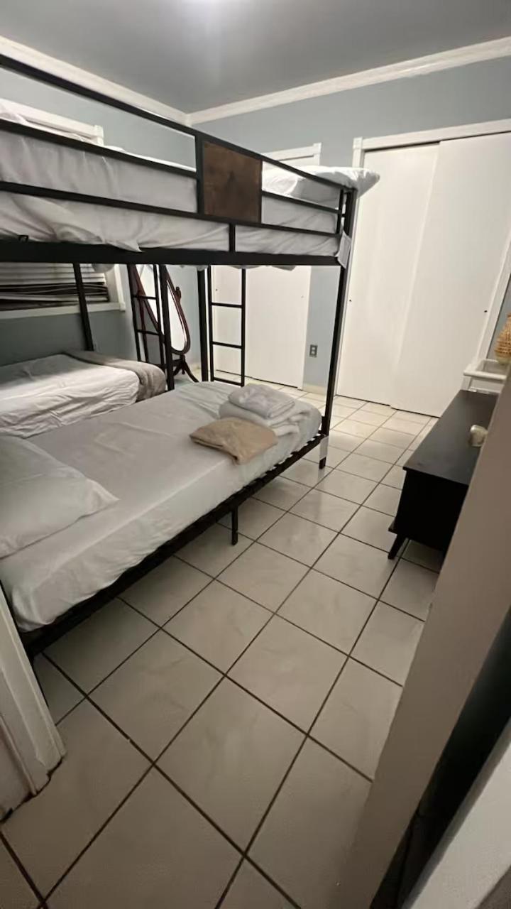 Mighty - Private 6 Beds Homestay Miami