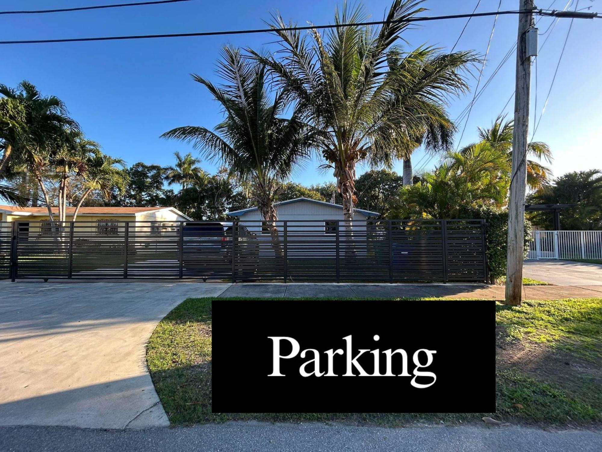 Koze 2 Bedroom With King And Queen Beds, Near Everything Trendy Holiday home *