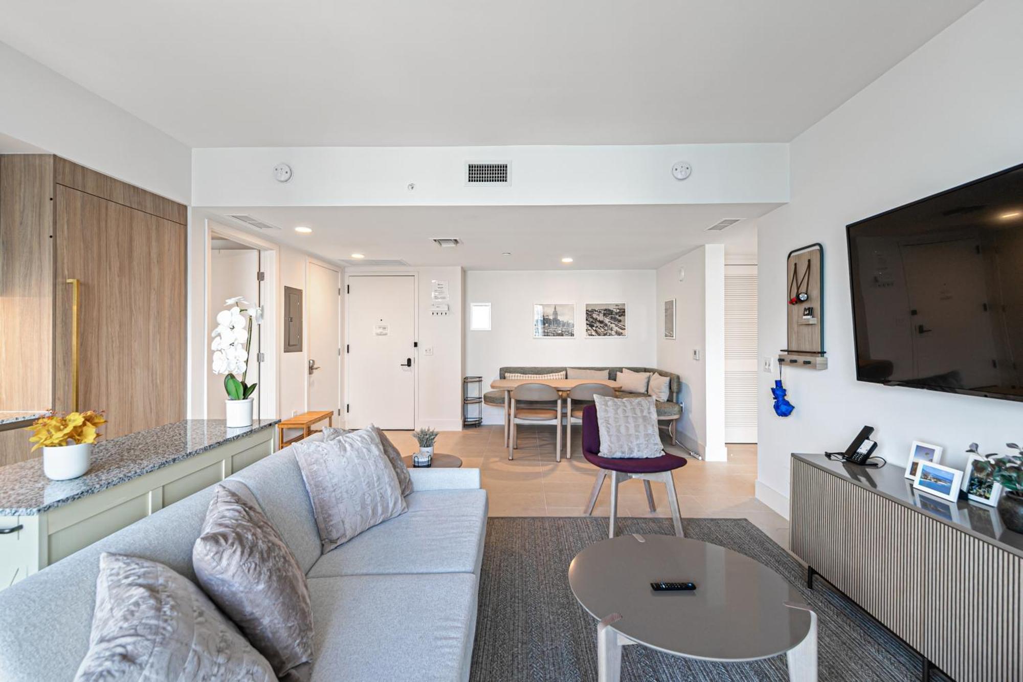 Grand Vista 4501 Apartment *