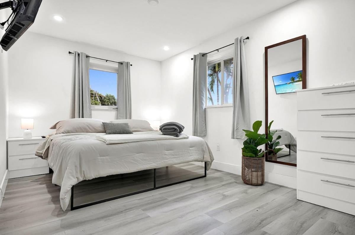 Koze 2 Bedroom With King And Queen Beds, Near Everything Trendy