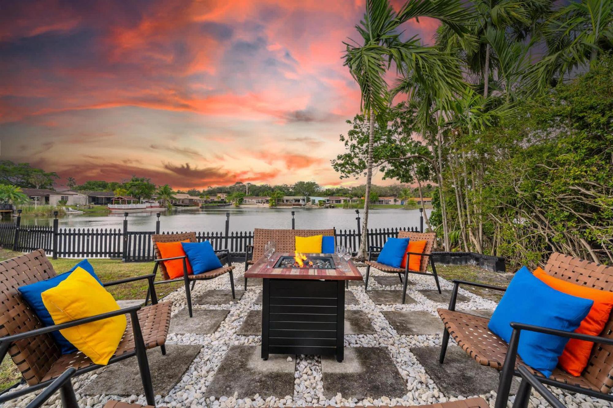 Lakefront Retreat Perfect For Family Fun *
