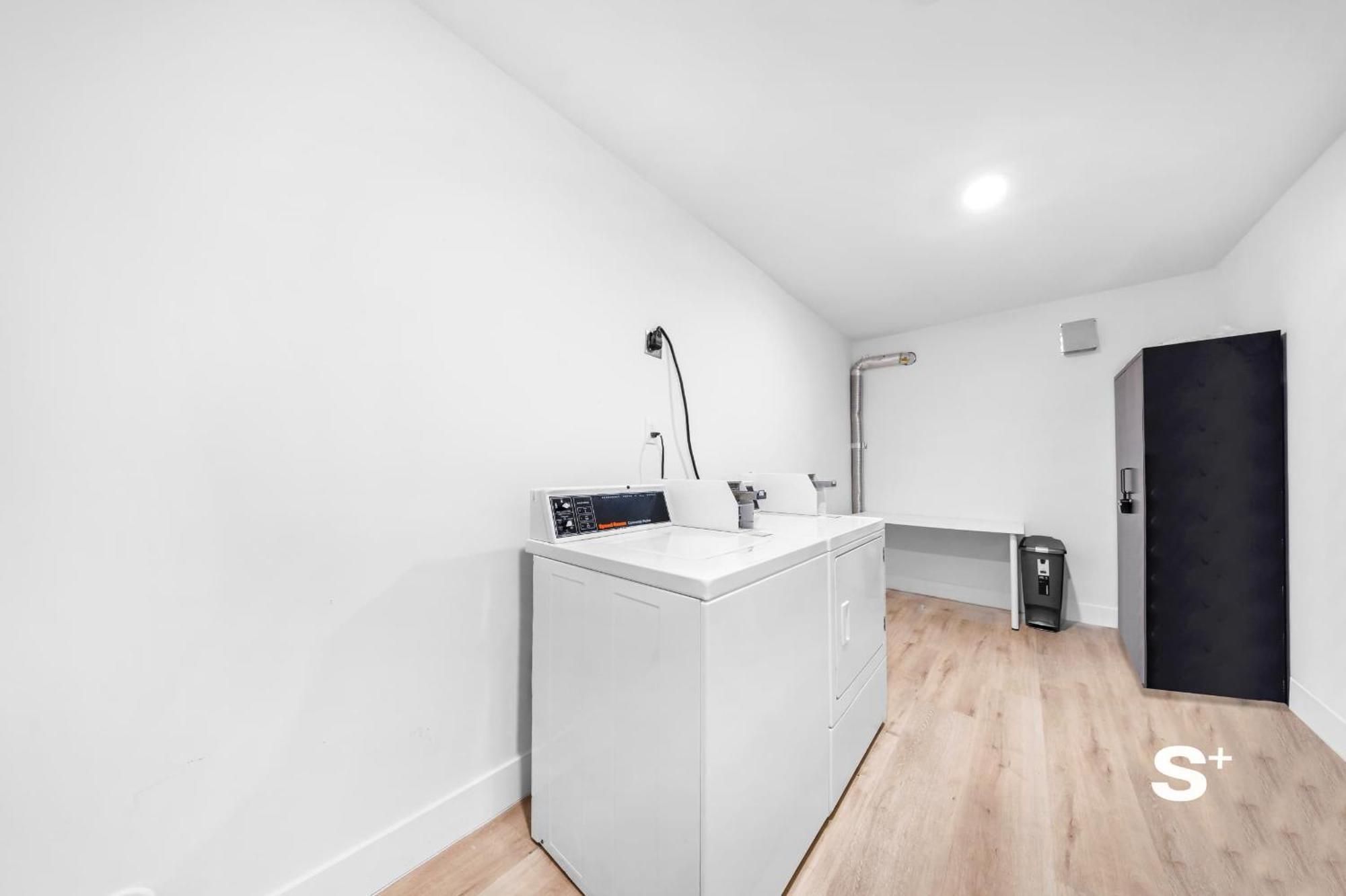 Stylish 1-br Urban Escape Apartment *