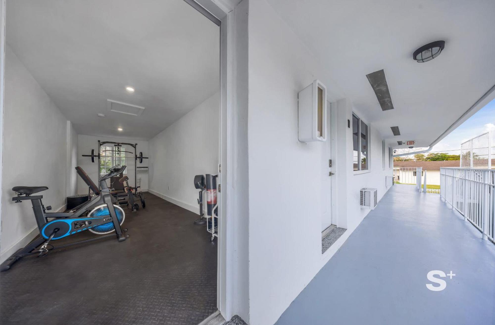 Apartment Modern 1-br With Sleek Style *