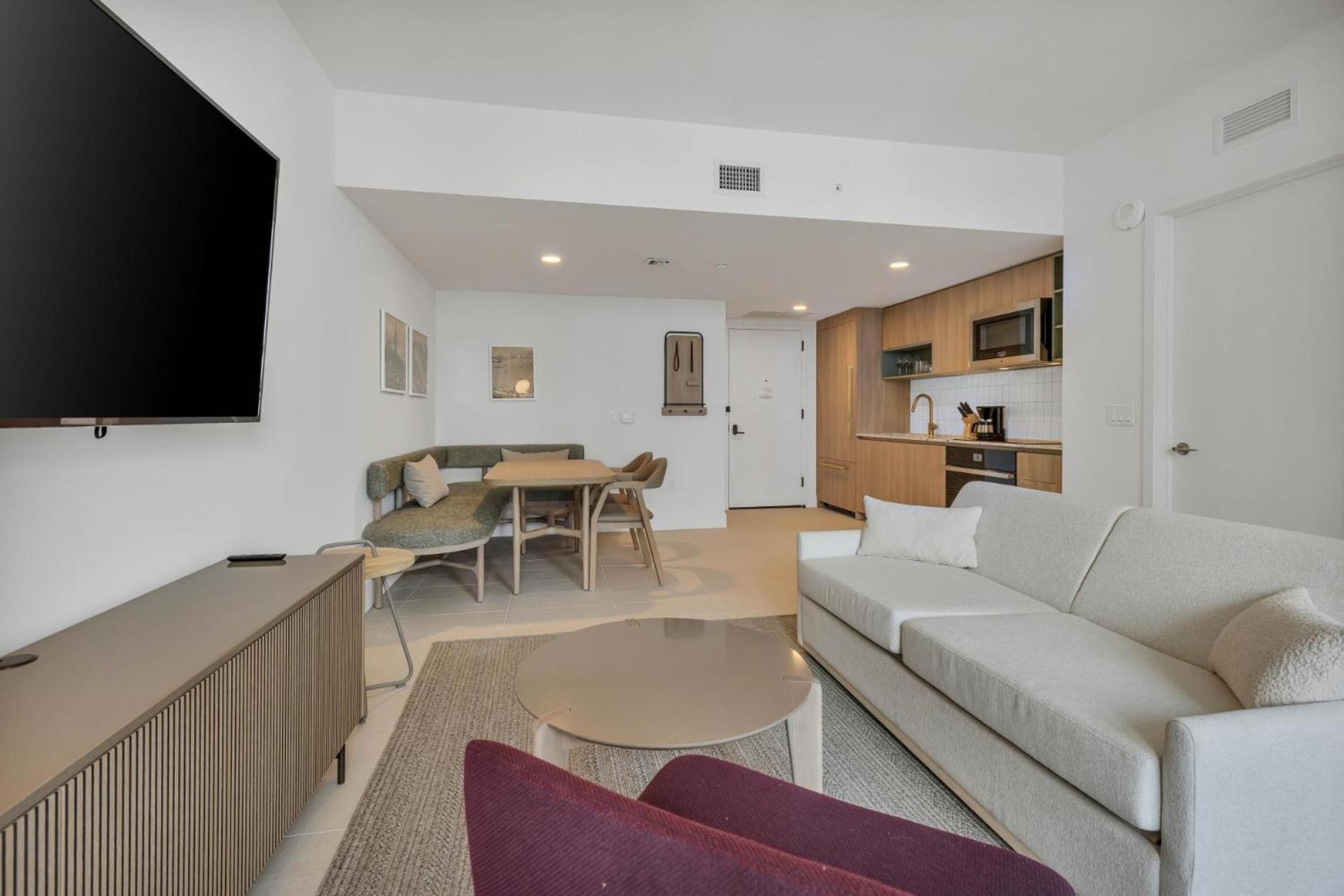 Modern 1br With Breathtaking Views Heart Of Downtown Apartment