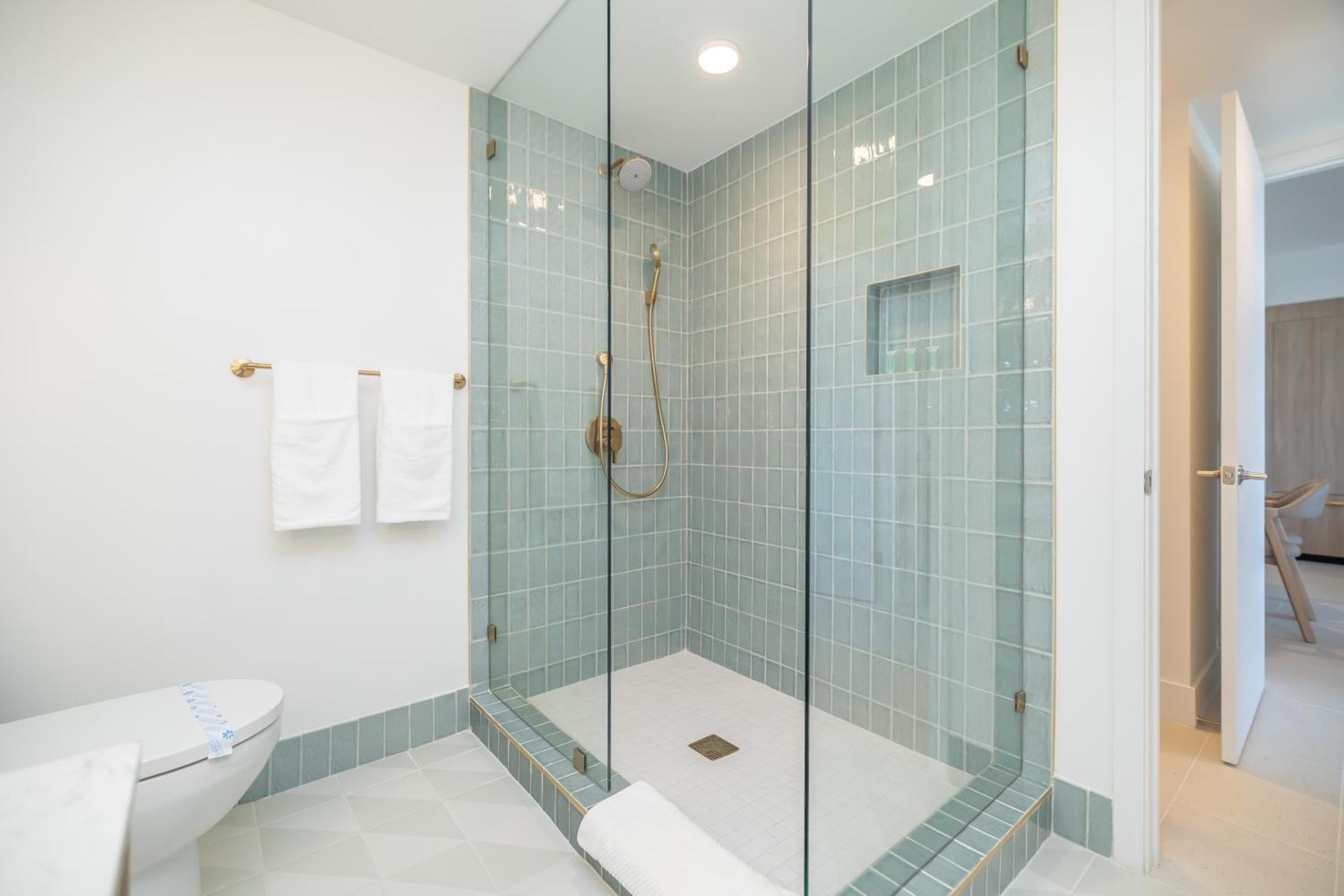 Deluxe 2 Bed With Amazing Views Apartment