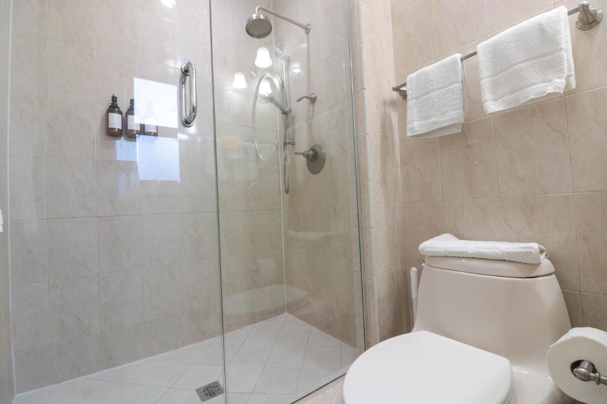 Rustic Modern Retreat - 4br Open Concept Villa Miami