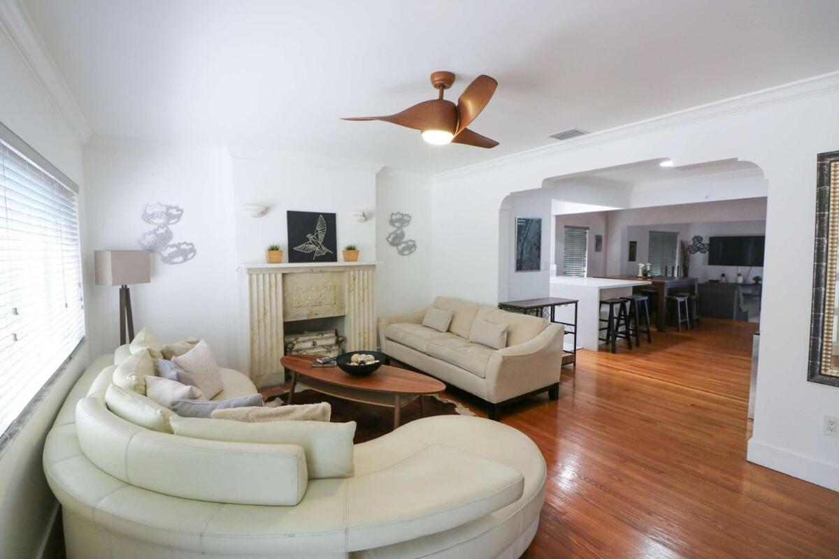 Rustic Modern Retreat - 4br Open Concept Villa