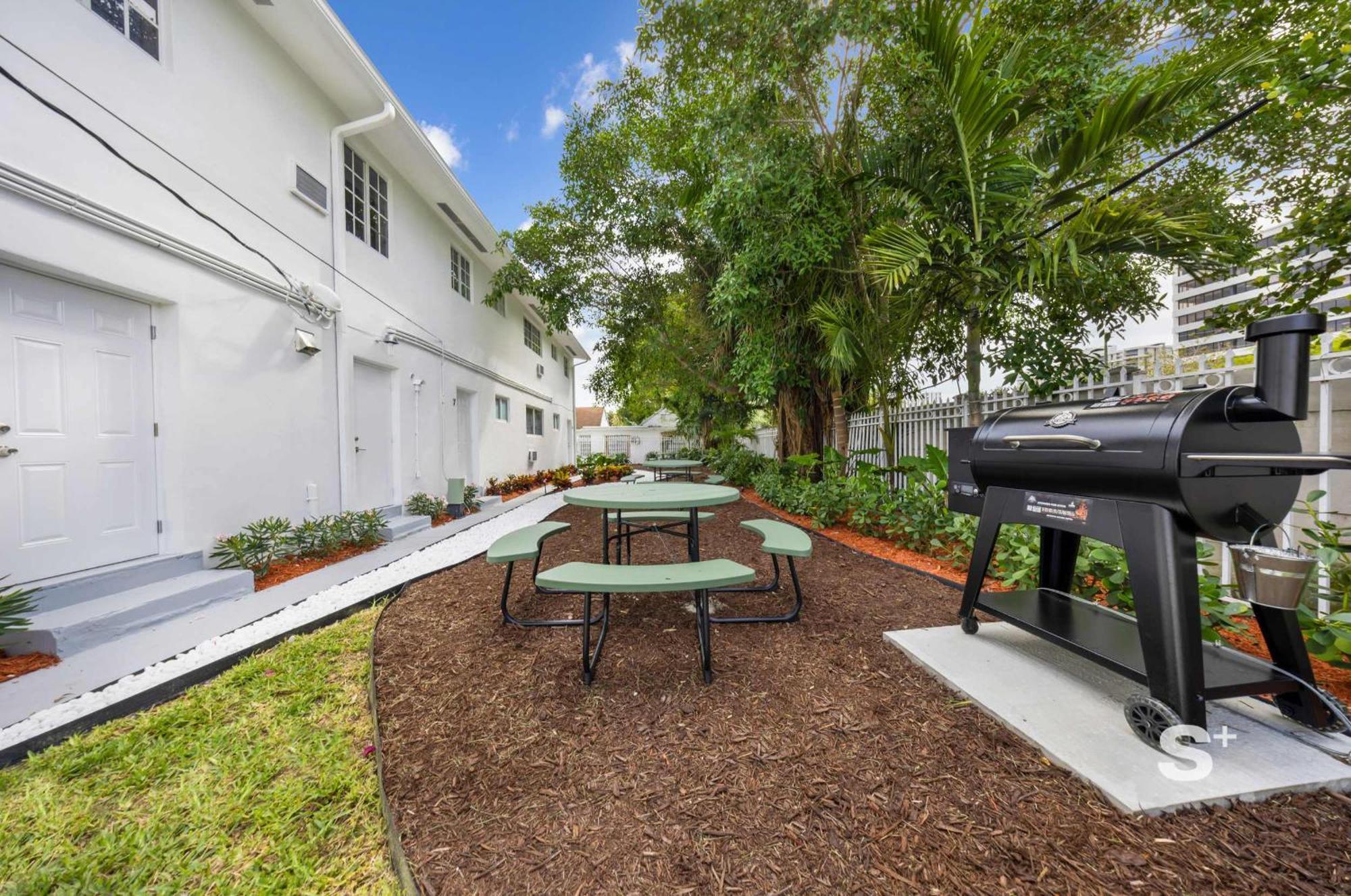 Stylish 1-br Urban Escape Apartment Miami
