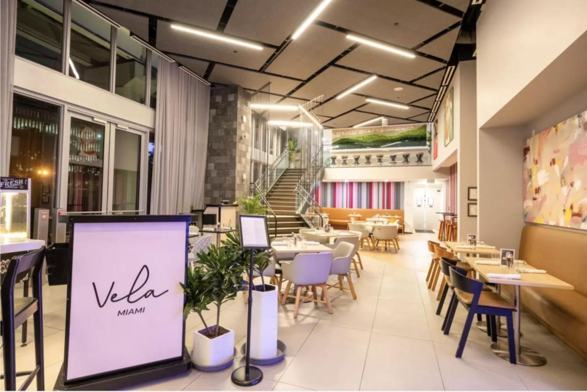 Designer Downtown With Rooftop Pool And Gym Apartment *