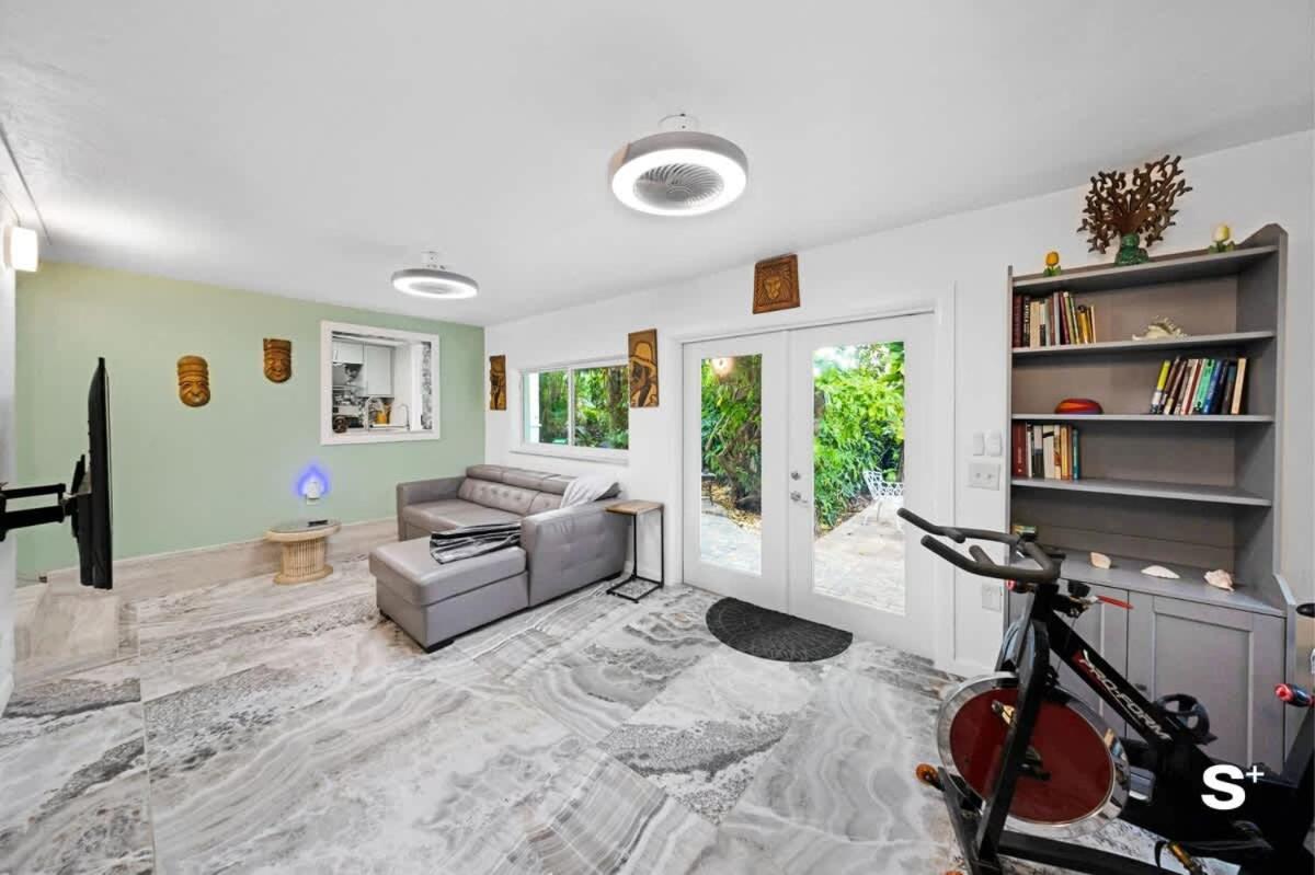 Spacious With Garden Apartment