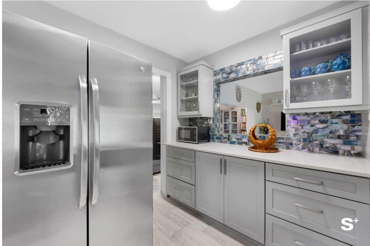 Spacious With Garden Apartment *