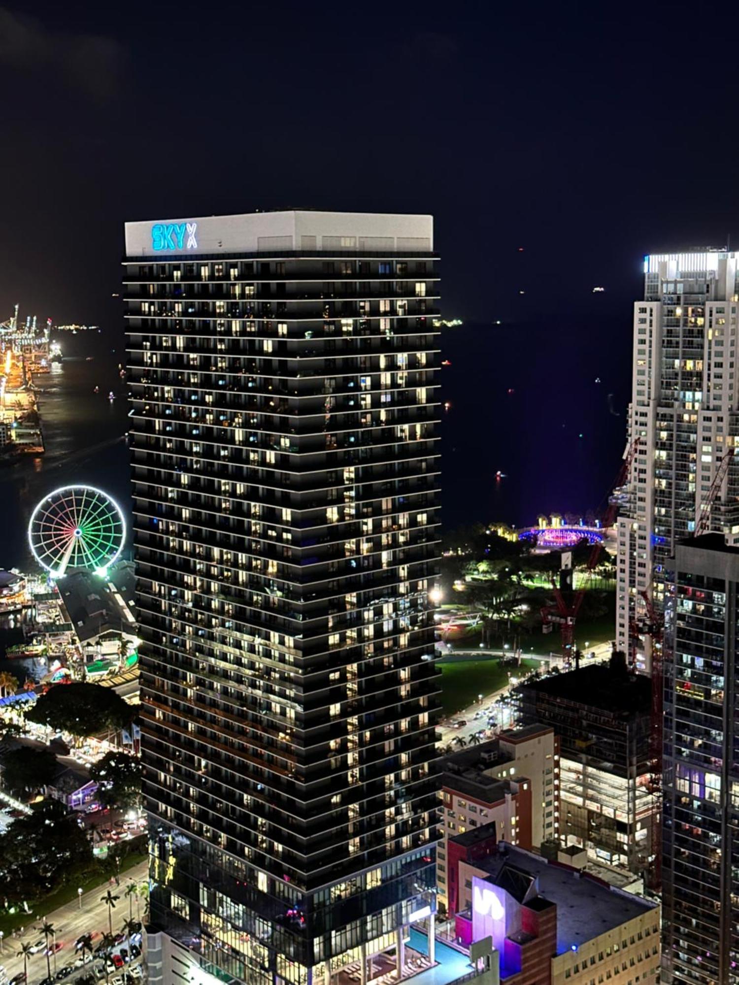 Penthouse Balcony With Ocean & View Resort,pool,spa,heart Of Downtown