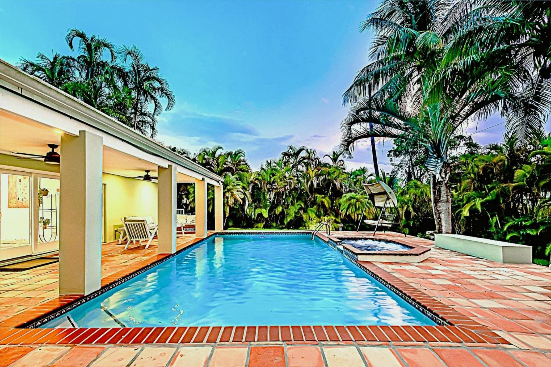 Holiday home Dream Home/ Pool/jacuzzi/ Fire Pit