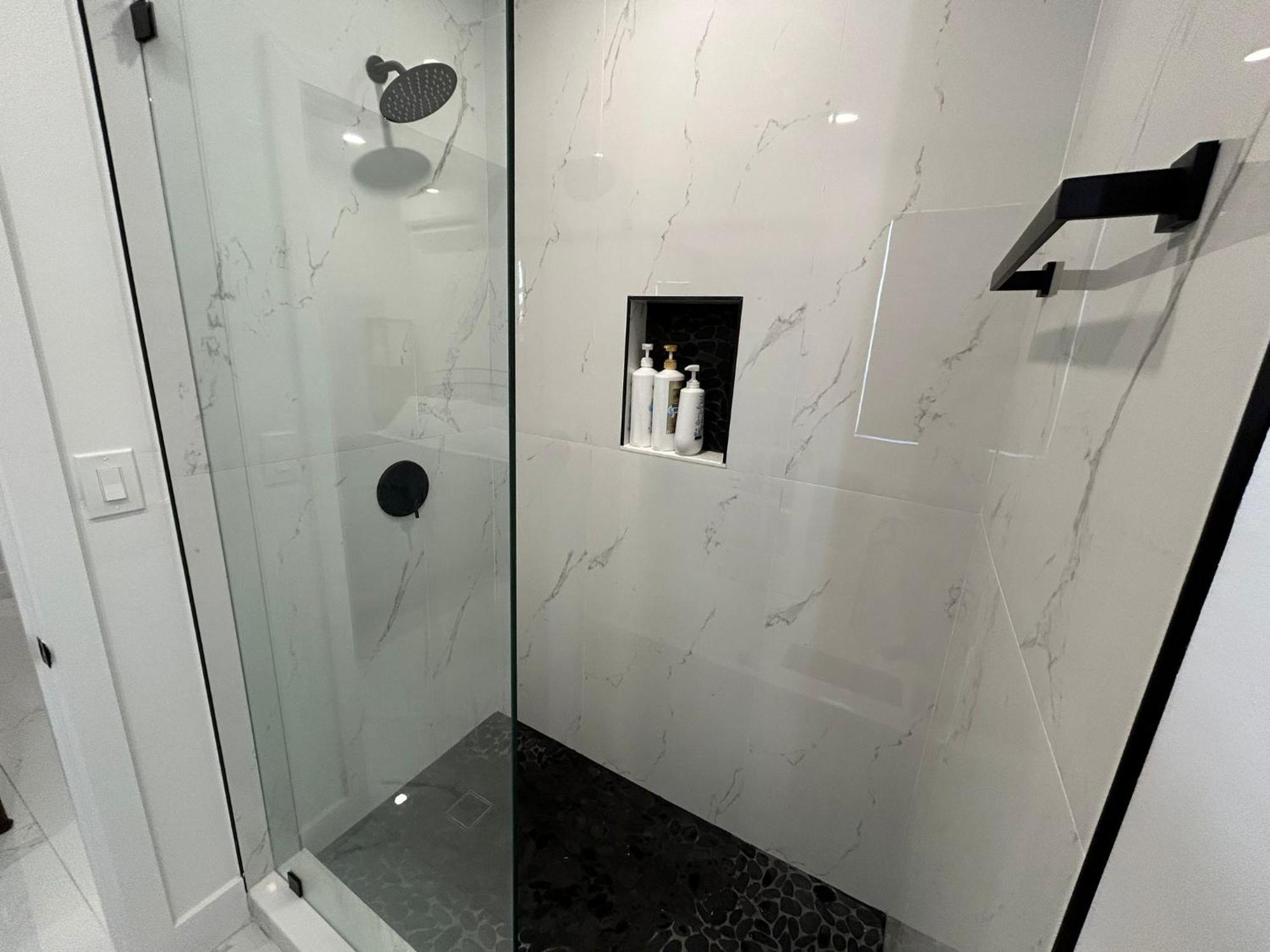 Gorgeous Private Room, Near The Airport - Free Parking - 02 *