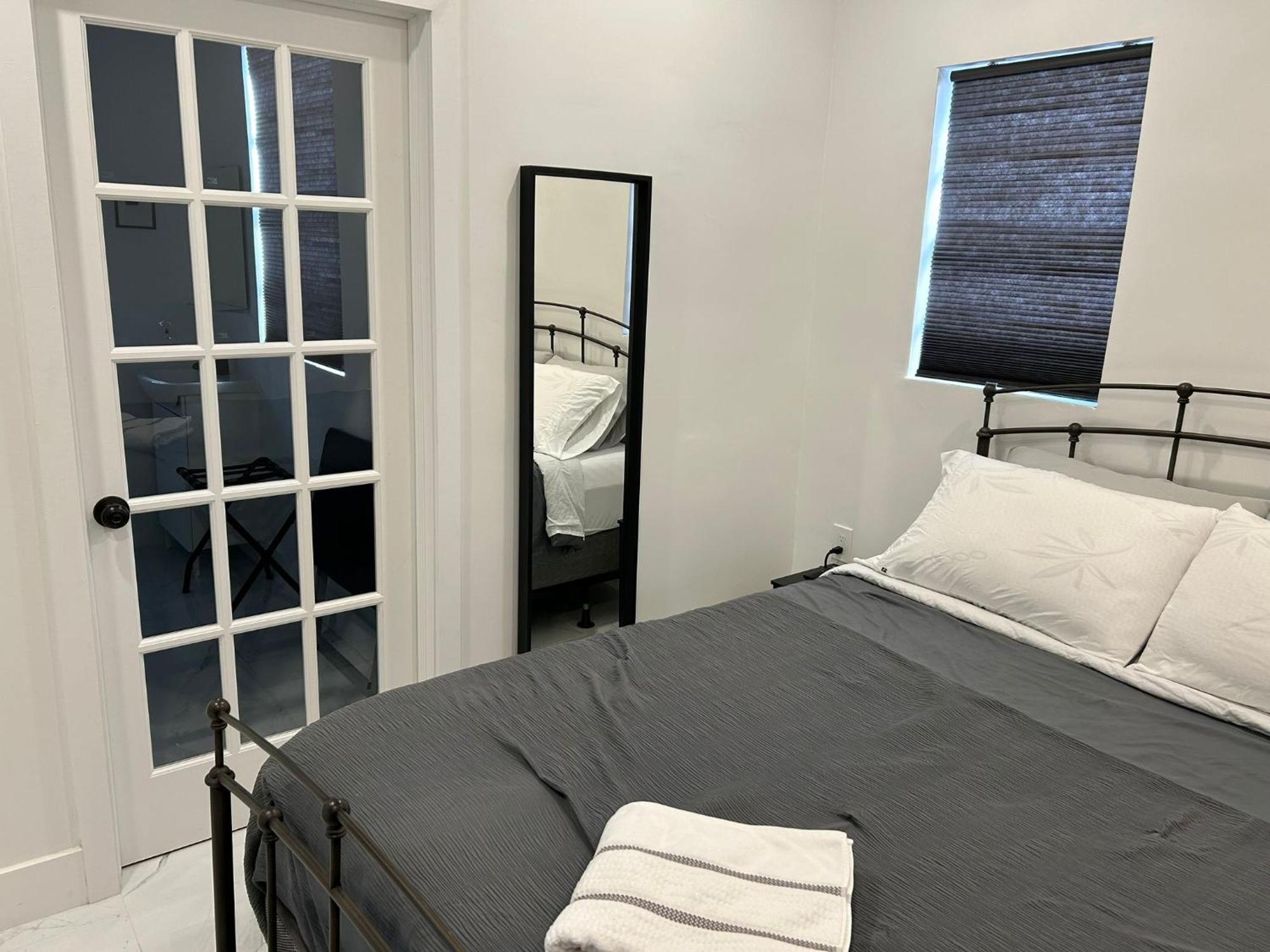 Homestay Gorgeous Private Room, Near The Airport - Free Parking - 02 *