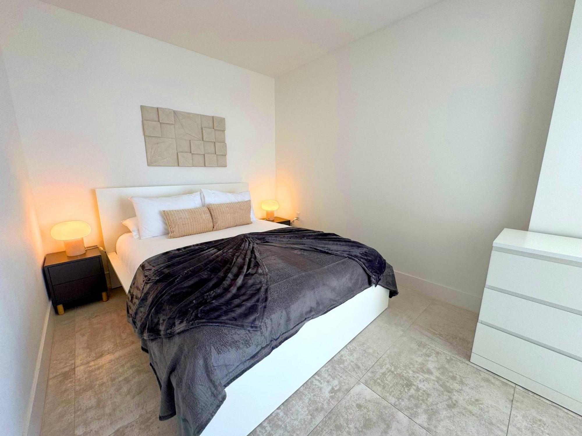 Prime Location: Luxury At Brickell Apartment *