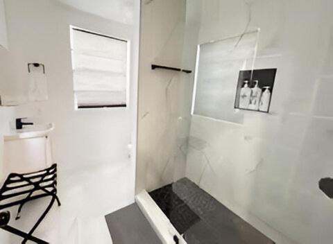 Gorgeous Private Room, Near The Airport - Free Parking - 01 *