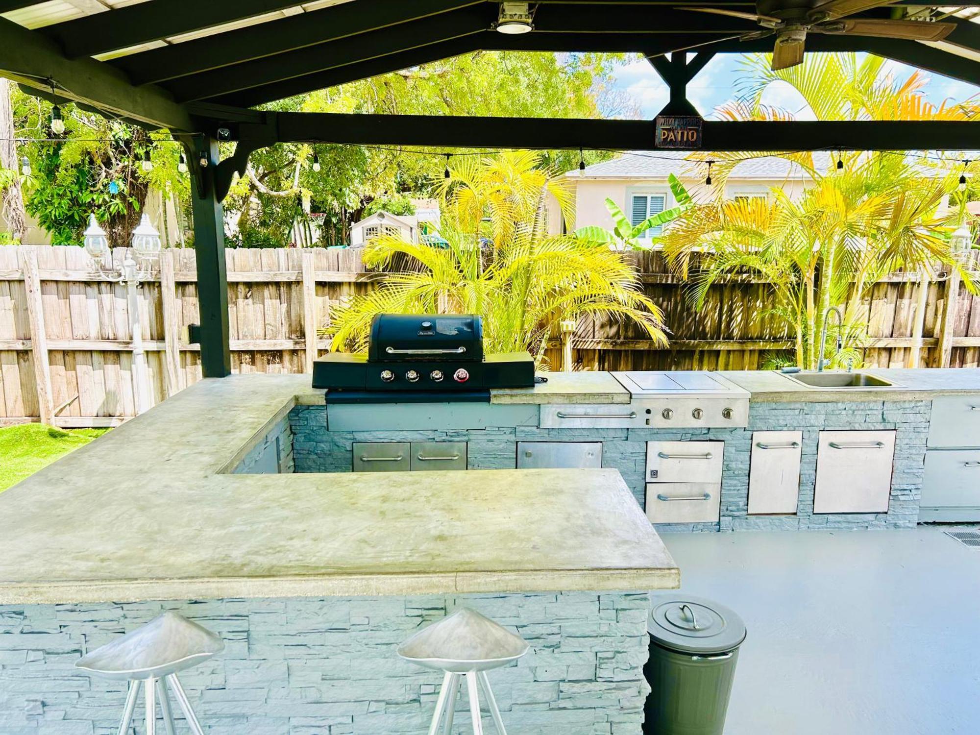Tropical Paradise 3br Oasis With Heated Pool And Summer Kitchen *
