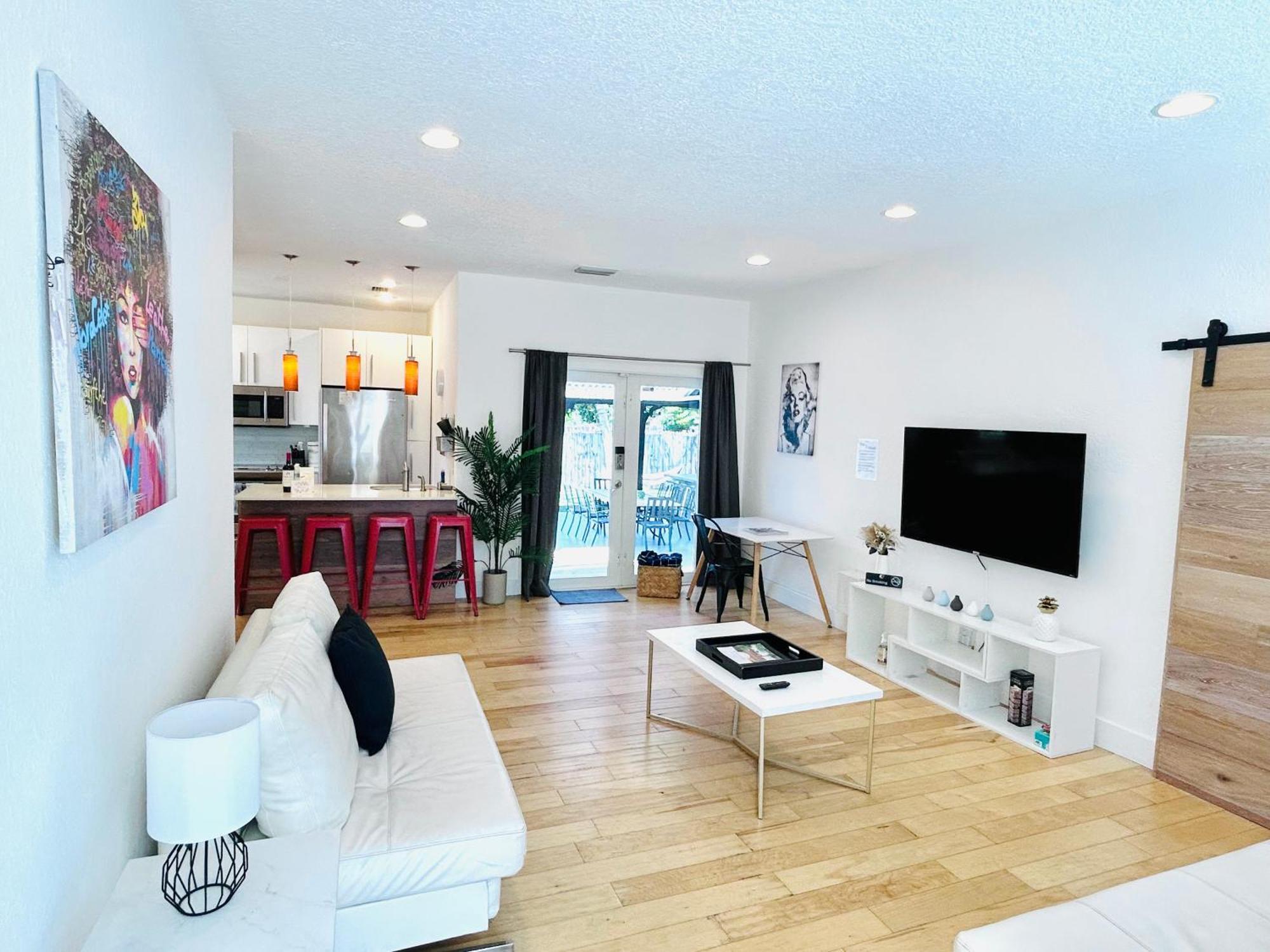 Holiday home Tropical Paradise 3br Oasis With Heated Pool And Summer Kitchen *