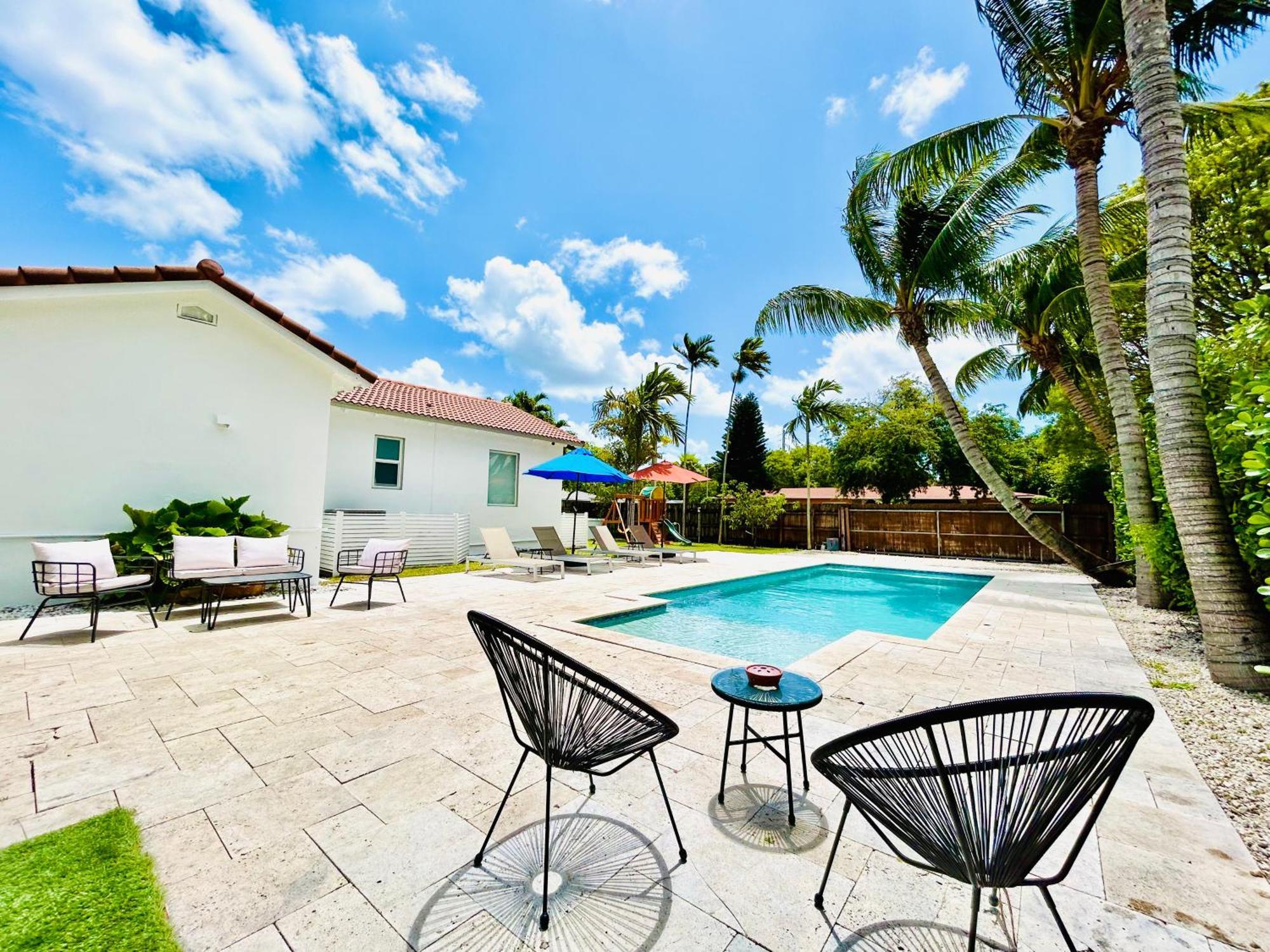 Tropical Paradise 3br Oasis With Heated Pool And Summer Kitchen