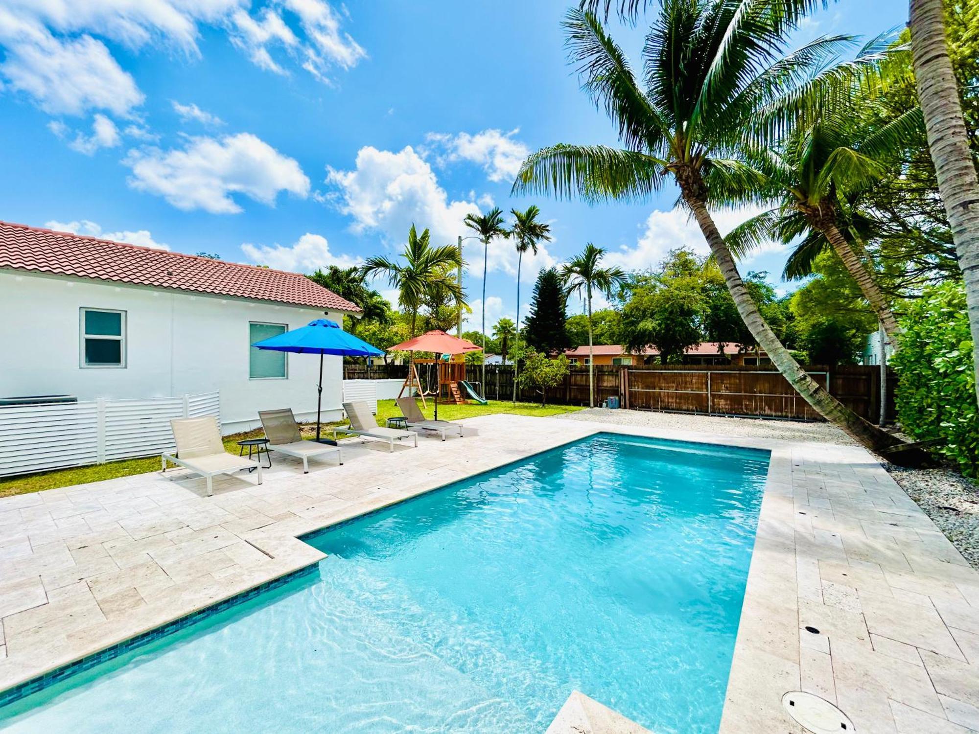 Tropical Paradise 3br Oasis With Heated Pool And Summer Kitchen Holiday home