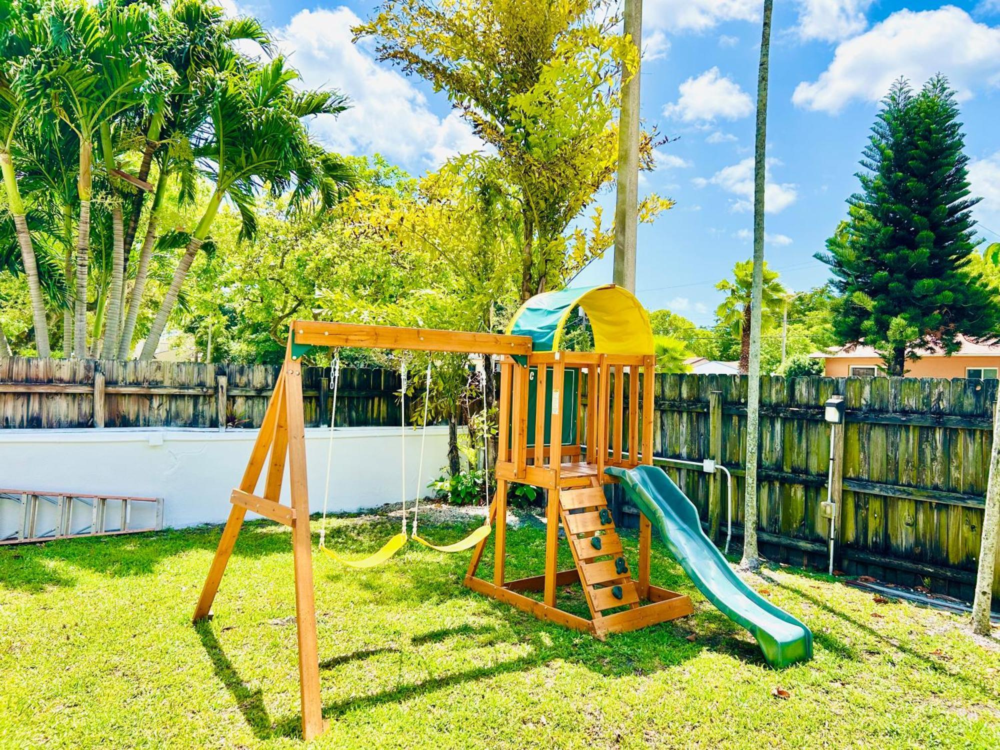 Holiday home Tropical Paradise 3br Oasis With Heated Pool And Summer Kitchen *