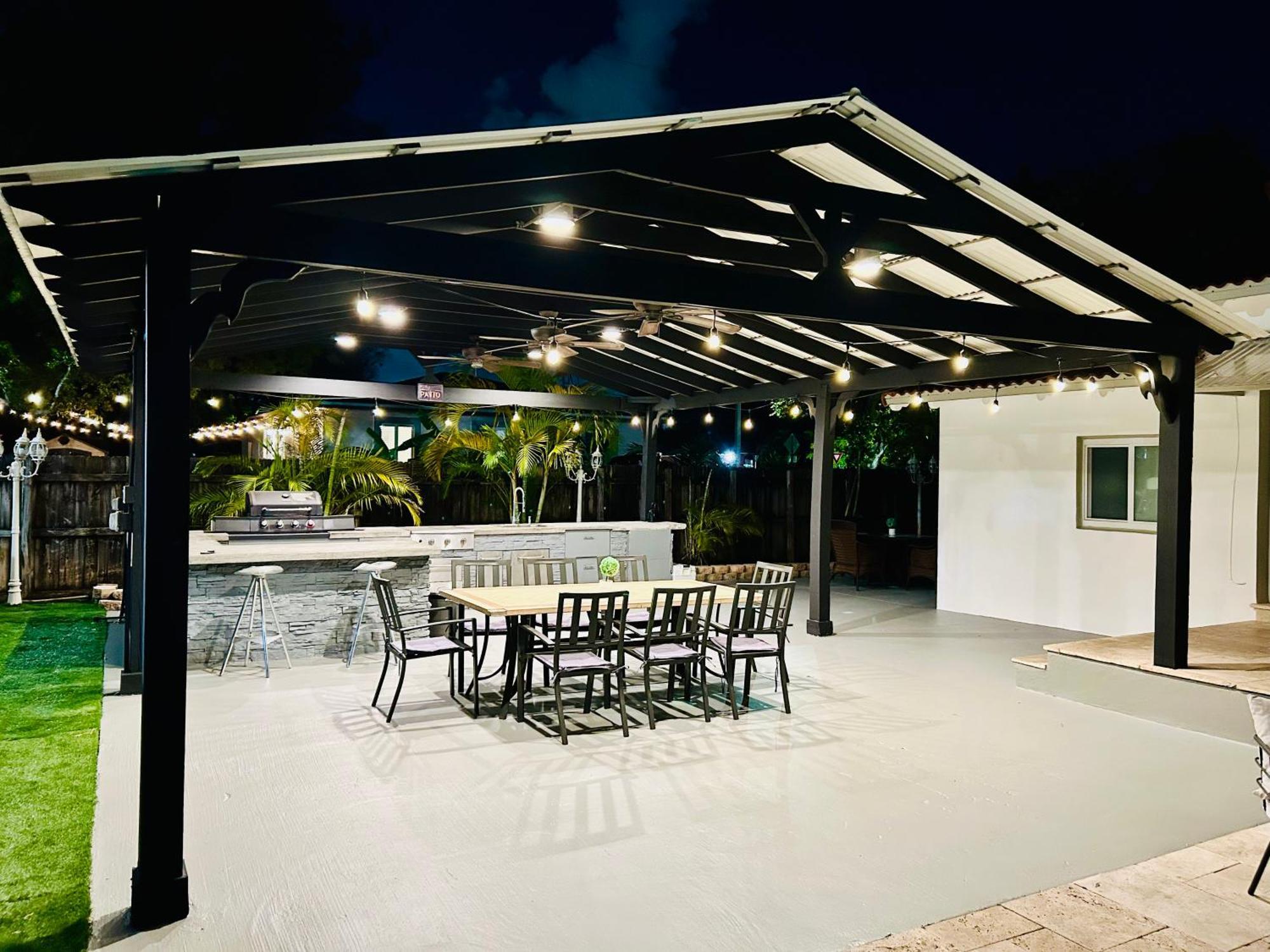 Tropical Paradise 3br Oasis With Heated Pool And Summer Kitchen *