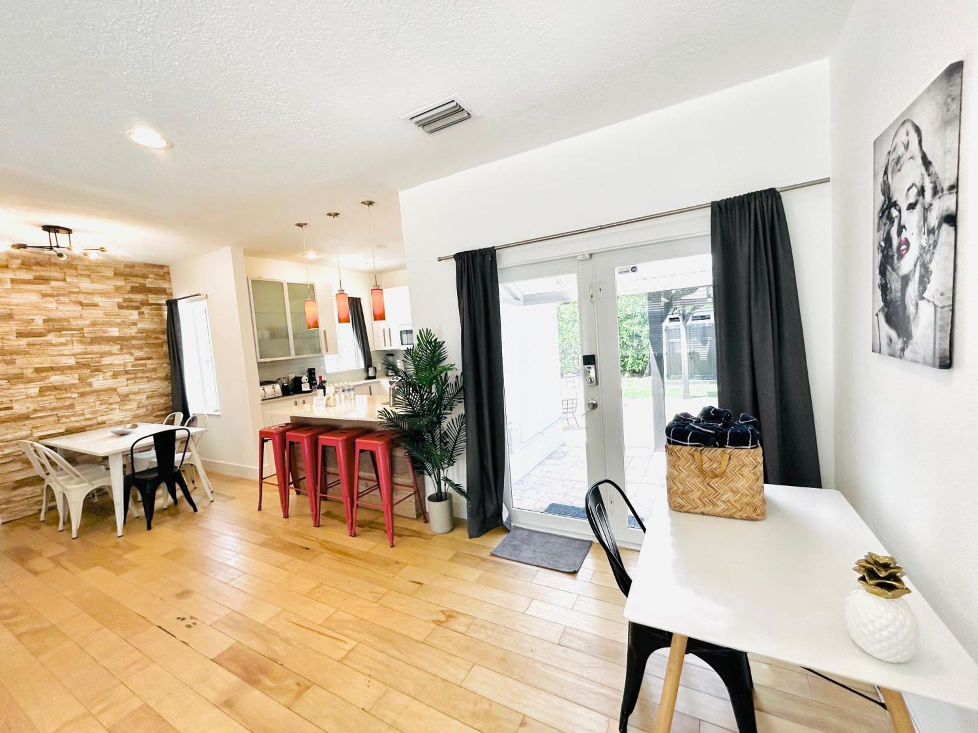 Tropical Paradise 3br Oasis With Heated Pool And Summer Kitchen Miami
